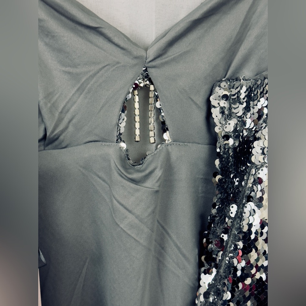 Shiny Silver Sequin Bodycon Sheath Mini Dress with Keyhole & Crystals Small NWT - Picture 7 of 12